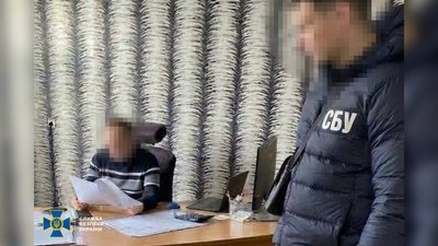 Фіктивне працевлаштування у Чернігові: затримали керівника критичного підприємства
