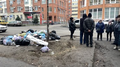 У Полтаві залучать поліцію для вирішення проблеми зі сміттям на вулиці Української Повстанської Армії