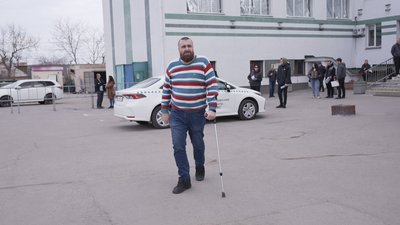 Ветеран Олександр Парфенюк у сервісному центрі