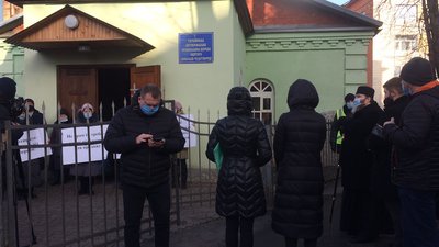 У Рівному вчергове прийшли виселяти релігійну парафію у центрі міста У Рівному вчергове прийшли виселяти релігійну парафію у центрі міста