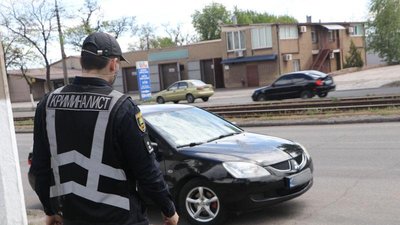 У Маріуполі під час автопробігу обкидали фарбою 4 авто У Маріуполі під час автопробігу обкидали фарбою 4 авто
