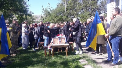 У Кропивницькому на Алеї Слави поховали двох бійців – Артема Корнійця та Василя Касяненка У Кропивницькому на Алеї Слави поховали двох бійців – Артема Корнійця та Василя Касяненка