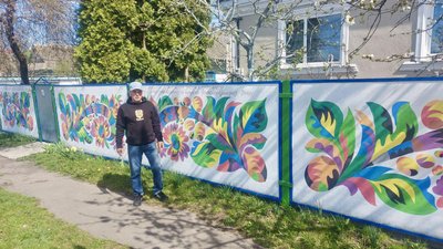 Призупинили через війну: на Хмельниччині розмальовуватимуть будинки самчиківським розписом Призупинили через війну: на Хмельниччині розмальовуватимуть будинки самчиківським розписом