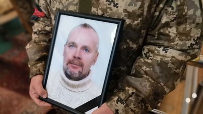 У Луцьку провели в останню путь загиблих бійців Ігоря Бохонюка і Романа Волошкіна У Луцьку провели в останню путь загиблих бійців Ігоря Бохонюка і Романа Волошкіна