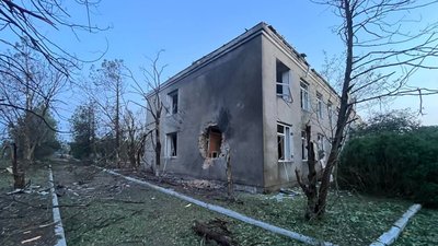 Атака дронів на Одещину: зруйновано лікарню, дитячий центр і ліцей Атака дронів на Одещину: зруйновано лікарню, дитячий центр і ліцей