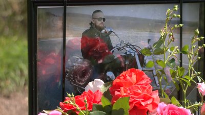 Після загибелі батька ходить з його годинником: історія 8-річного Роми з Харківщини, який допомагає ЗСУ Після загибелі батька ходить з його годинником: історія 8-річного Роми з Харківщини, який допомагає ЗСУ