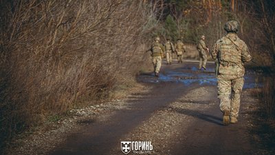 Бійці 104 бригади тероборони ЗСУ "Горинь" на навчаннях