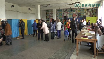 На 14:00 у Старому Лисці на Франківщині голосували без порушень
