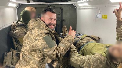 "Найважче — це коли в тебе на руках помирає боєць". Історія медика 128 бригади ТрО Дніпра "Найважче — це коли в тебе на руках помирає боєць". Історія медика 128 бригади ТрО Дніпра