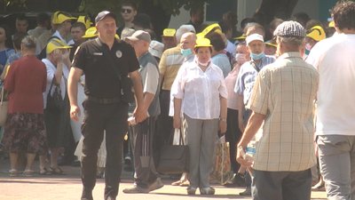 За підрахунками поліції, у акції протесту взяло участь понад пів тисячі людей. Фото: Суспільне. Поділля. За підрахунками поліції, у акції протесту взяло участь понад пів тисячі людей. Фото: Суспільне. Поділля.