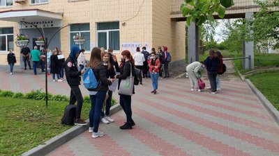 У Сумах абітурієнти складали ЗНО з іноземних мов У Сумах абітурієнти складали ЗНО з іноземних мов