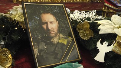 Із загиблими на Донеччині десантниками Олександром Афанасієвим та Сергієм Галасем попрощалися в Житомирі Із загиблими на Донеччині десантниками Олександром Афанасієвим та Сергієм Галасем попрощалися в Житомирі