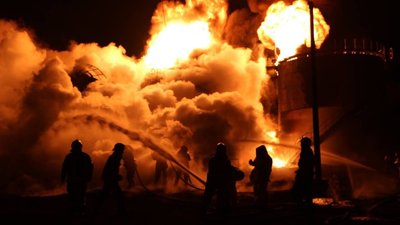 Наслідки ракетних ударів на Дніпропетровщині: рятувальники гасили вогонь більше 8 годин Наслідки ракетних ударів на Дніпропетровщині: рятувальники гасили вогонь більше 8 годин