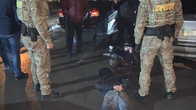 На Львівщині затримали псевдополіцейських, яких підозрюють у викраденні людей На Львівщині затримали псевдополіцейських, яких підозрюють у викраденні людей