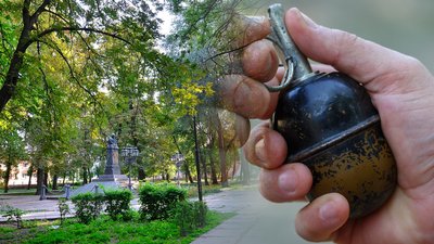 Вибух у Ніжині: нетверезий чоловік кинув гранату у місцевому парку