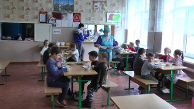 "Це однозначно економія". На Донеччині оформлюють статус дітям, що постраждали від війни "Це однозначно економія". На Донеччині оформлюють статус дітям, що постраждали від війни