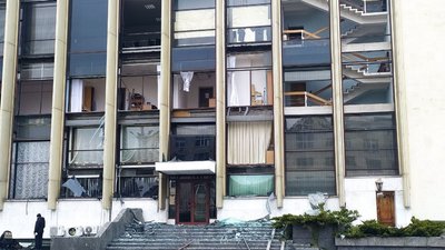 Вибиті вікна, травмувався співробітник. Очільник Палацу "Україна" про наслідки ракетної атаки РФ