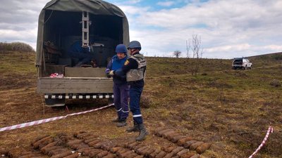 На Тернопільщині поблизу села Доброводи сапери знешкодили понад 160 снарядів часів Другої світової