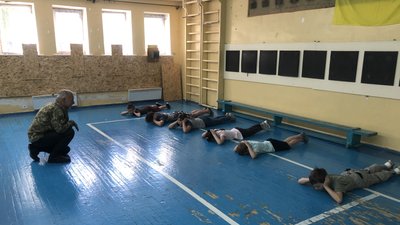 "Сховатися, аби вижити": в Одесі вчать дітей, як поводитися під час вибухів та де шукати безпечне сховище "Сховатися, аби вижити": в Одесі вчать дітей, як поводитися під час вибухів та де шукати безпечне сховище