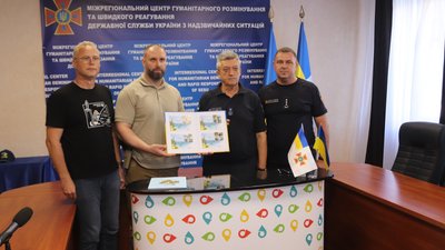 На Харківщині рятувальники погасили благодійну марку "Пес Патрон"