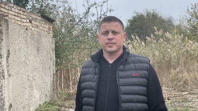 "Запахи й підтоплення". "Запахи й підтоплення".