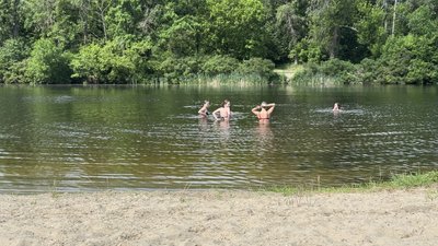 У Полтаві купаються у річці Ворскла