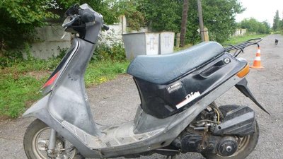 В’їхав у бетонну огорожу: на Полтавщині загинув водій скутера