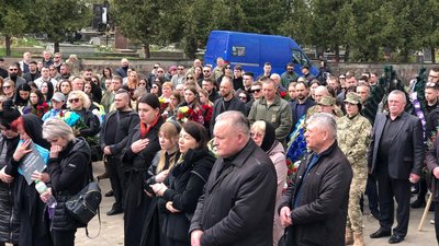 Був людиною з великим серцем: у Тернополі попрощалися з командиром взводу Валерієм Дороховим Був людиною з великим серцем: у Тернополі попрощалися з командиром взводу Валерієм Дороховим