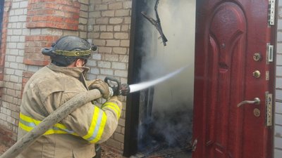 В Оріхові Запорізької області внаслідок російських обстрілів горіли два будинки