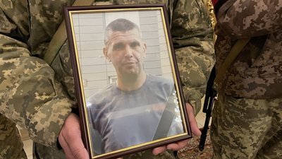 З воїном Олександром Рябчуном прощаються у Полтаві 17 жовтня 2023 З воїном Олександром Рябчуном прощаються у Полтаві 17 жовтня 2023