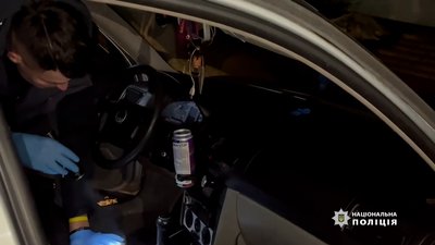 На Чернігівщині затримали підозрюваного у наркоторгівлі На Чернігівщині затримали підозрюваного у наркоторгівлі