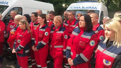 У Тернополі нагородили медиків, які забирали поранених з передової У Тернополі нагородили медиків, які забирали поранених з передової