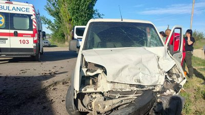 На Одещині зіткнулися дві автівки та вантажівка: травмувалися п’ятеро людей На Одещині зіткнулися дві автівки та вантажівка: травмувалися п’ятеро людей