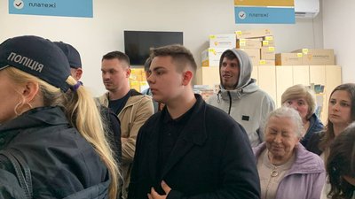 Не вистачило марок: у Тернополі викликали поліцію на поштове відділення Не вистачило марок: у Тернополі викликали поліцію на поштове відділення