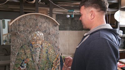 Створює мозаїки з "археологічного сміття". Черкасець Максим Сірий Створює мозаїки з "археологічного сміття". Черкасець Максим Сірий