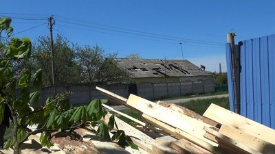 "Як її не вбило, не знаю" — мешканці селища Вороніж про обстріл літаками РФ "Як її не вбило, не знаю" — мешканці селища Вороніж про обстріл літаками РФ