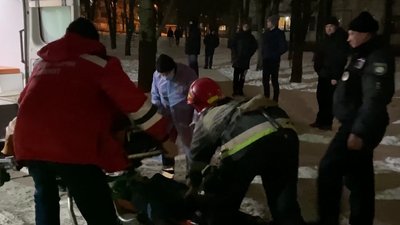 Пожежа в черкаській багатоповерхівці: евакуювали восьмеро людей, двох ушпиталили Пожежа в черкаській багатоповерхівці: евакуювали восьмеро людей, двох ушпиталили