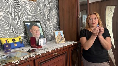 "З цією калиною ріс наш Андрійко. Вона далі росте, а його вже не має": спогади про загиблого бійця з Волині "З цією калиною ріс наш Андрійко. Вона далі росте, а його вже не має": спогади про загиблого бійця з Волині
