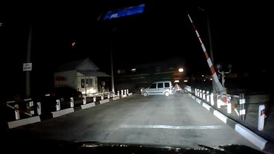 В Енергодарі легковик зіткнувся з вантажним потягом