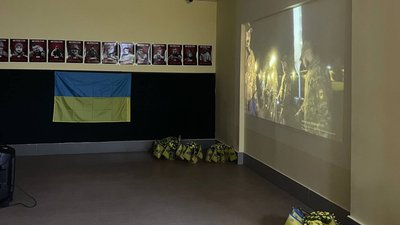 "Моє серце — сталь, моя кров — Азов": у Черкасах показали виставку світлин полеглих бійців "Моє серце — сталь, моя кров — Азов": у Черкасах показали виставку світлин полеглих бійців