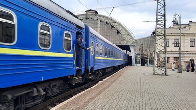 "Скучила за своєю землею". У Краматорськ прибув перший потяг зі Львова "Скучила за своєю землею". У Краматорськ прибув перший потяг зі Львова