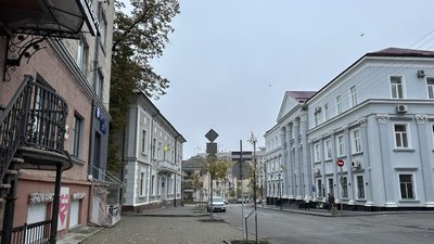 Листопадова, вулиця