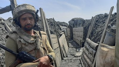 Як розказують військові у цьому районі працюють російські снайпери. Як розказують військові у цьому районі працюють російські снайпери.
