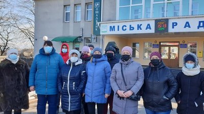 На Житомирщині жителі села, де знайшли львівське сміття, влаштували мітинг та перекривали дорогу