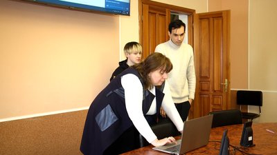 У Житомирському державному університеті імені Івана Франка стартував проєкт "Тут і зараз…" У Житомирському державному університеті імені Івана Франка стартував проєкт "Тут і зараз…"