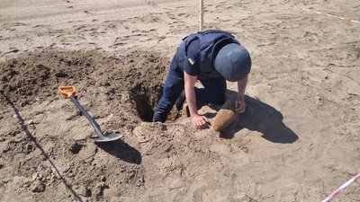 На Херсонщині на полі знайшли артилерійські снаряди