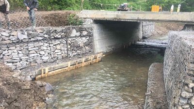 На Закарпатті відновлюють мости На Закарпатті відновлюють мости