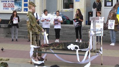 У Хмельницькому відбулась акція #SaveAzov: підтримай військовополонених У Хмельницькому відбулась акція #SaveAzov: підтримай військовополонених