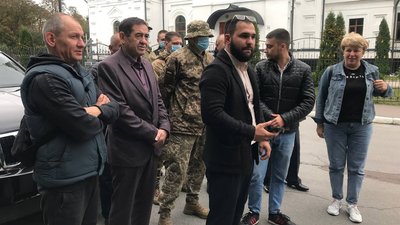 Азербайджанська громада Житомирщини передала військовим позашляховик Азербайджанська громада Житомирщини передала військовим позашляховик