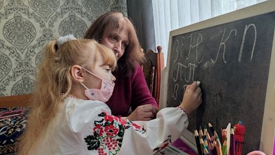 Пігулки щогодини: як живе наймолодша дівчинка в Україні з донорським серцем. Історія волинянки Пігулки щогодини: як живе наймолодша дівчинка в Україні з донорським серцем. Історія волинянки